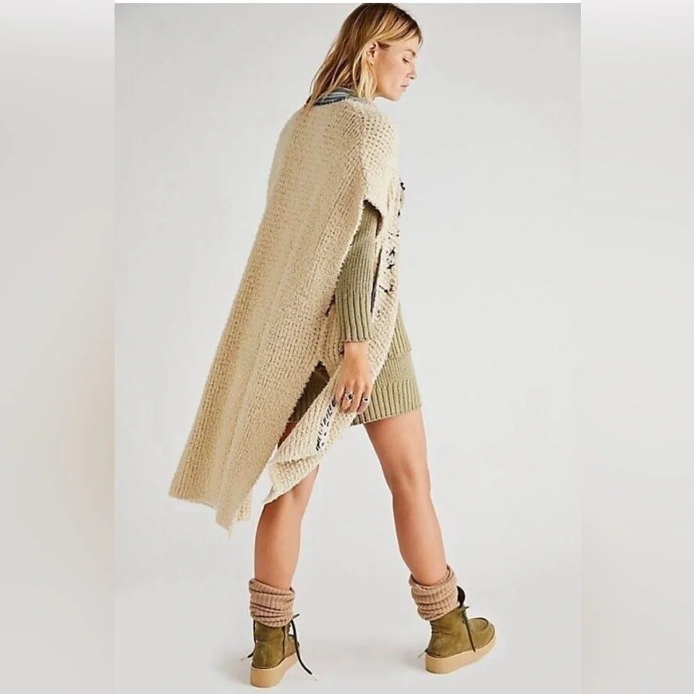 Free People Lonestar Poncho - Boho-Chic Comfort and Style